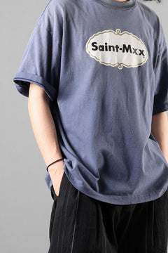 Load image into Gallery viewer, SAINT Mxxxxxx SS T-SHIRT / SAINT MXX (NAVY)