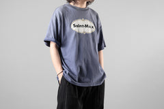 Load image into Gallery viewer, SAINT Mxxxxxx SS T-SHIRT / SAINT MXX (NAVY)