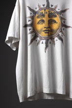 画像をギャラリービューアに読み込む, SAINT Mxxxxxx SUN SS TEE (WHITE)