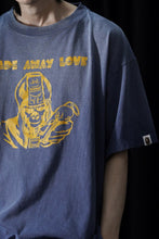 画像をギャラリービューアに読み込む, SAINT Mxxxxxx × A BATHING APE® SS TEE / FADE AWAY LOVE (NAVY)