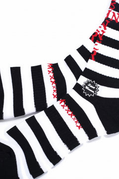 Load image into Gallery viewer, SAINT Mxxxxxx SOCKS / BORDER (BLACK + WHITE)