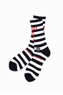 Load image into Gallery viewer, SAINT Mxxxxxx SOCKS / BORDER (BLACK + WHITE)