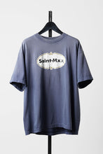 Load image into Gallery viewer, SAINT Mxxxxxx SS T-SHIRT / SAINT MXX (NAVY)