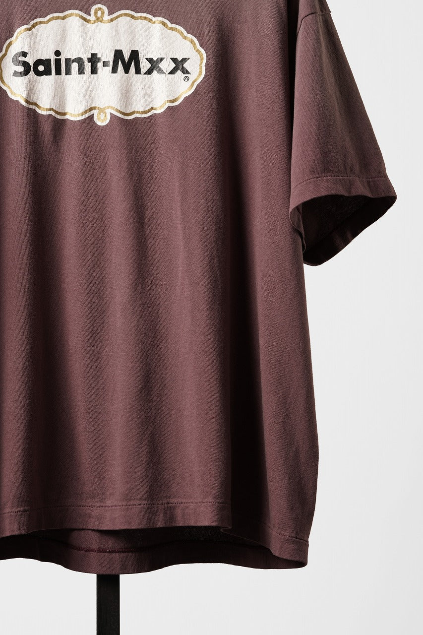 Load image into Gallery viewer, SAINT Mxxxxxx SS T-SHIRT / SAINT MXX (BURGUNDY)