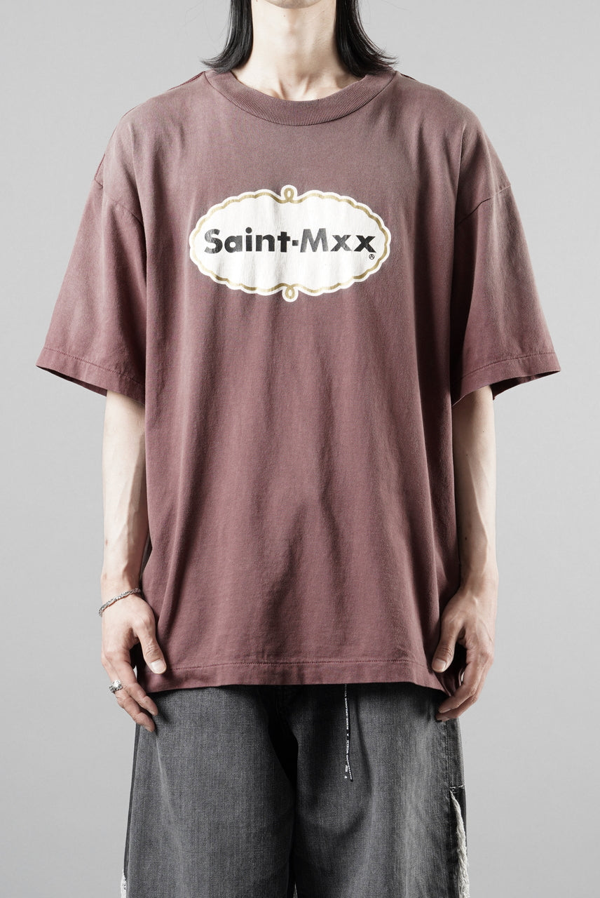 Load image into Gallery viewer, SAINT Mxxxxxx SS T-SHIRT / SAINT MXX (BURGUNDY)