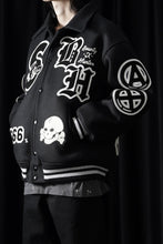 画像をギャラリービューアに読み込む, SAINT Mxxxxxx x BOUNTY HUNTER VARSITY JACKET / SAINTY HUNTER (BLACK)