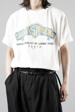 Load image into Gallery viewer, SAINT Mxxxxxx SS TEE / SAINT WORLD (WHITE)