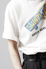 Load image into Gallery viewer, SAINT Mxxxxxx SS TEE / SAINT WORLD (WHITE)